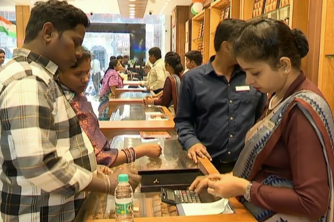 Gold, silver rebound after two-day slump, prices surge in domestic market