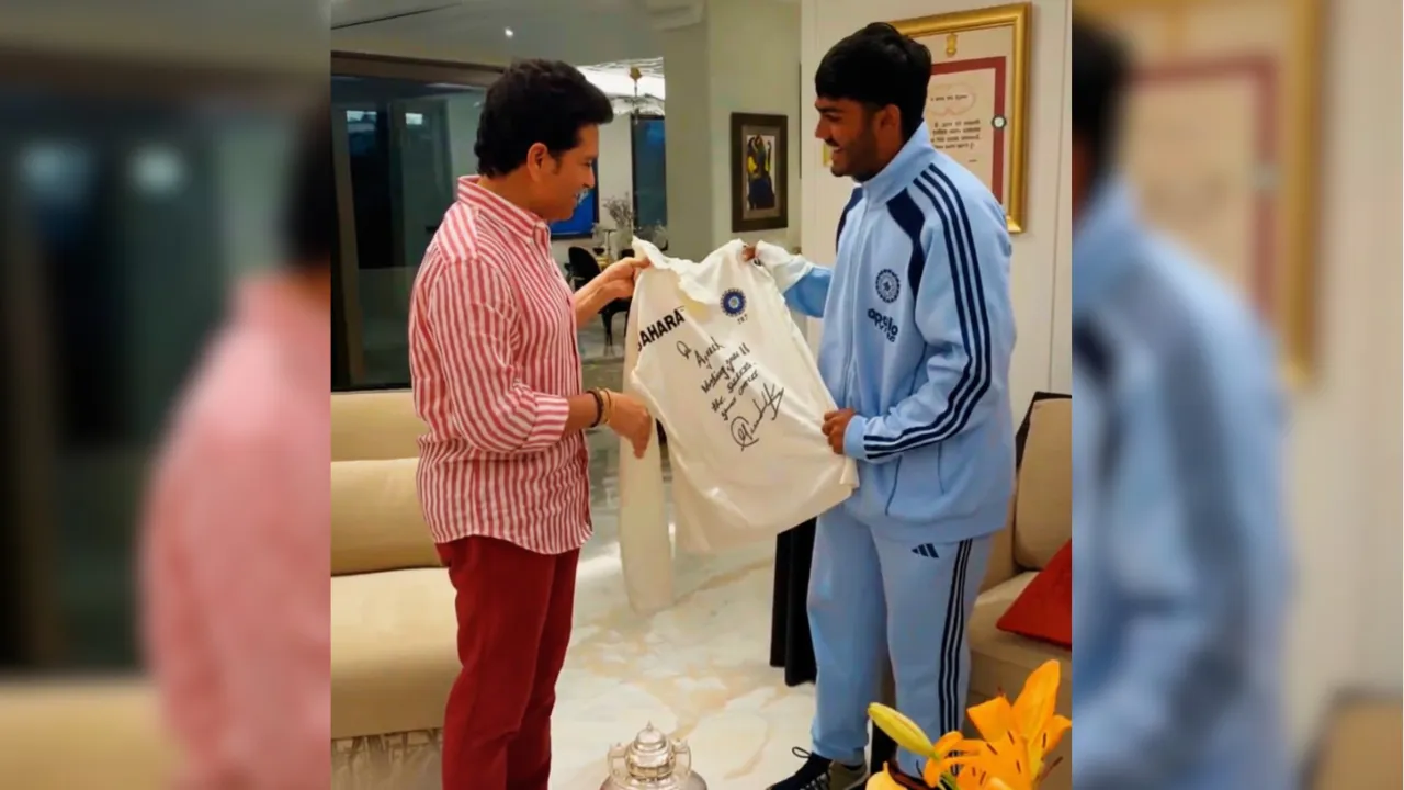 Sachin Tendulkar gifts his jersey to Ayush Mhatre