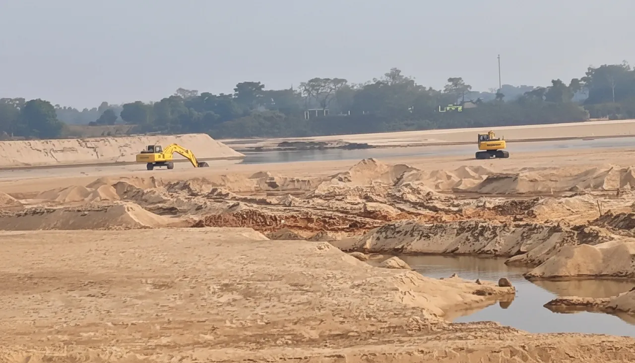 Jagatsinghpur admin cracks down on illegal sand mining; heavy machinery, trucks seized