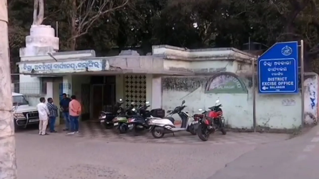 Expired liquor seized from Bolangir bar, Excise Department files irregularity report