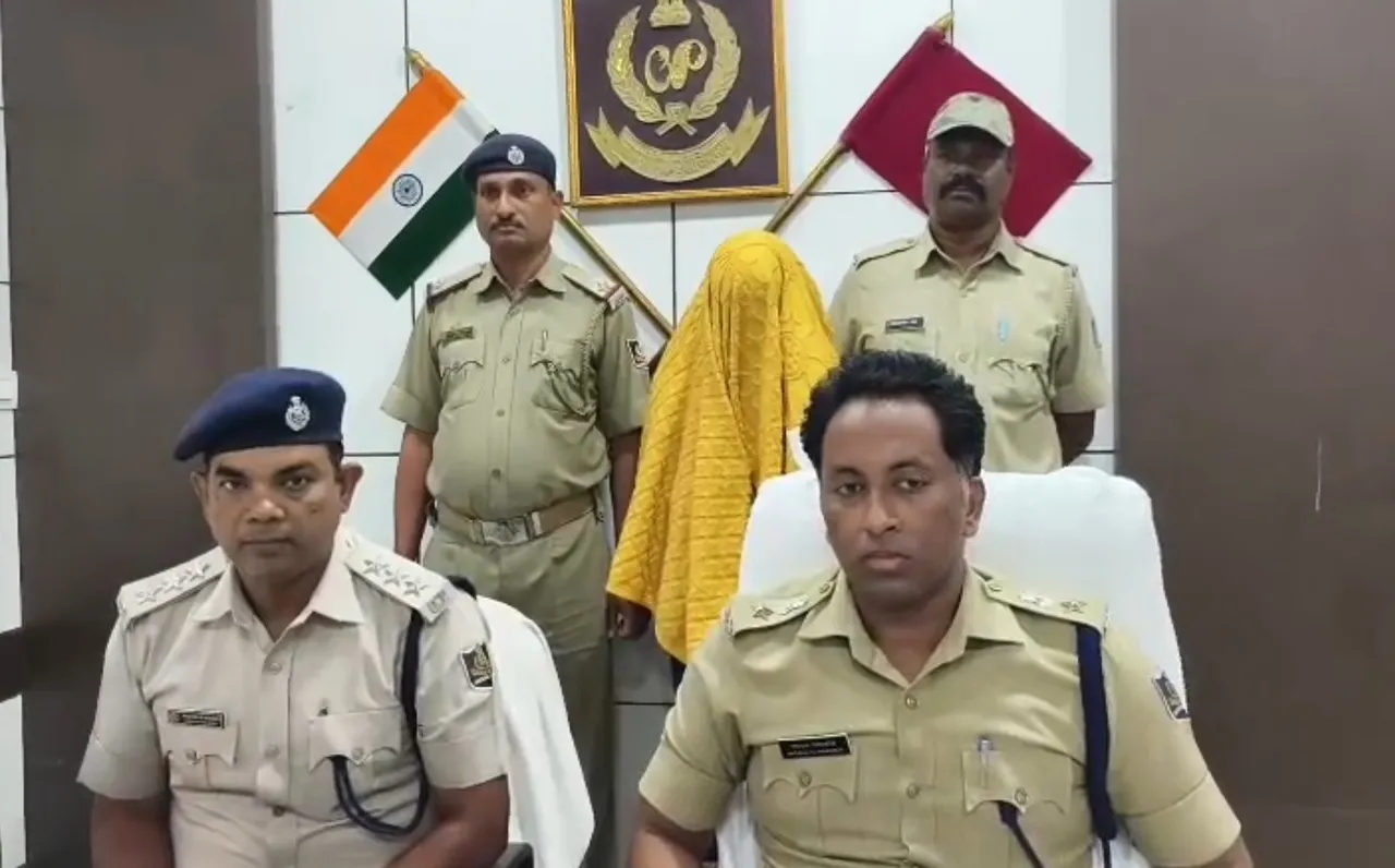 Midnight firing near Hanuman Temple in Bhawanipatna; youth arrested, two pistols seized