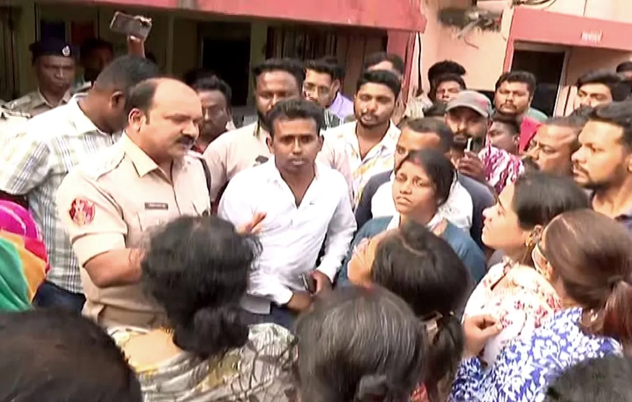 Youth shot dead in Cuttack: Family places body outside PS, demands arrest of accused