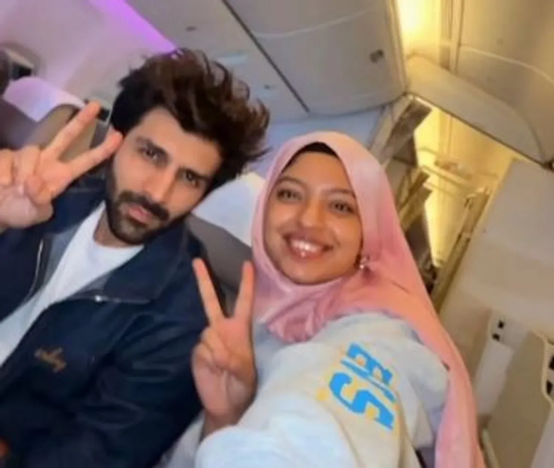 Kartik Aaryan with fan