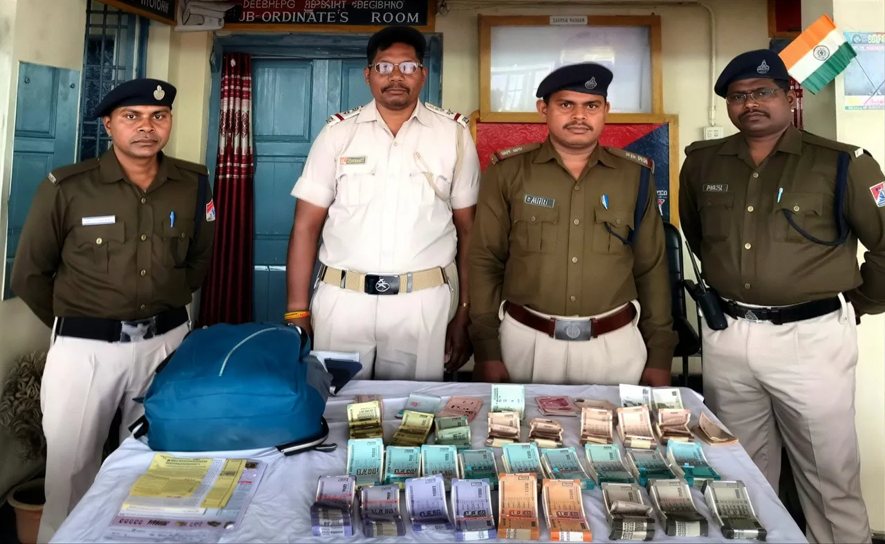 Foreign currency, Rs 2.69 lakh cash seized at Dunguripali railway station; youth flees