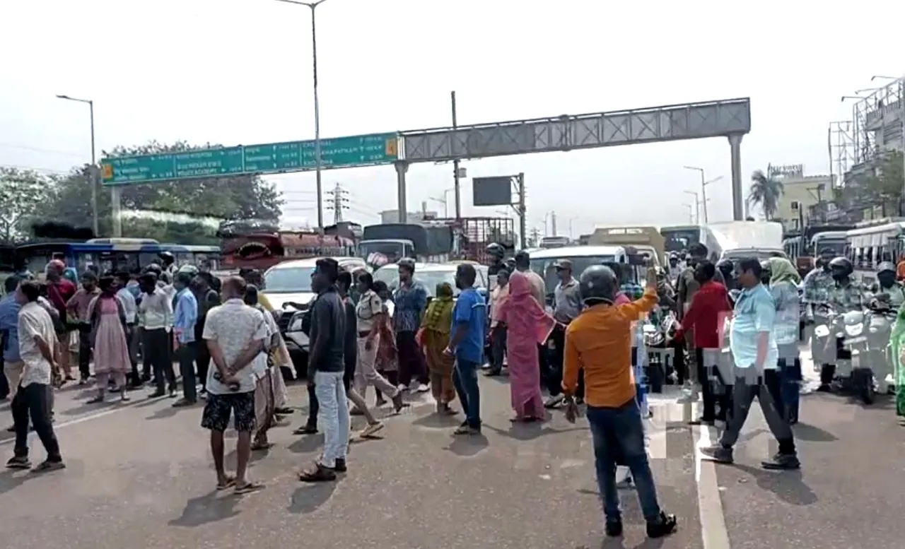 Hoarding collapse deaths Locals block NH in Bhubaneswar, demand justice