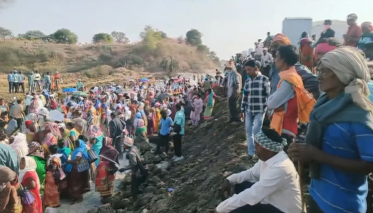 Odisha villagers clash with police over land acquisition for Dalmia Cement project