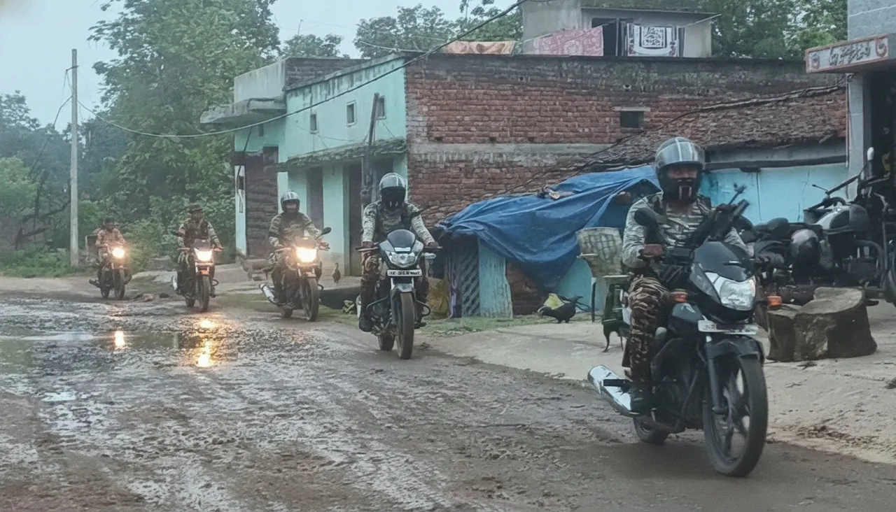 Exchange of fire reported between security forces and Maoists in Saranda forest near Odisha border