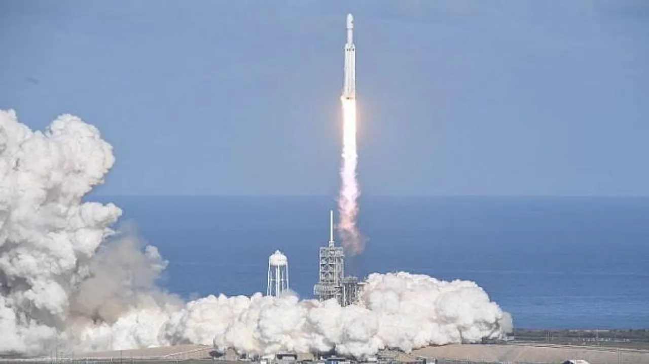 SpaceX launches world's most powerful rocket