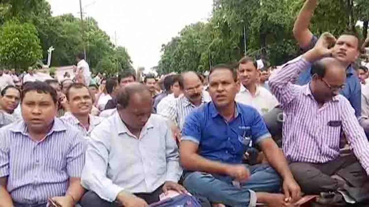 Govt orders salary cut of teachers remaining absent without permission