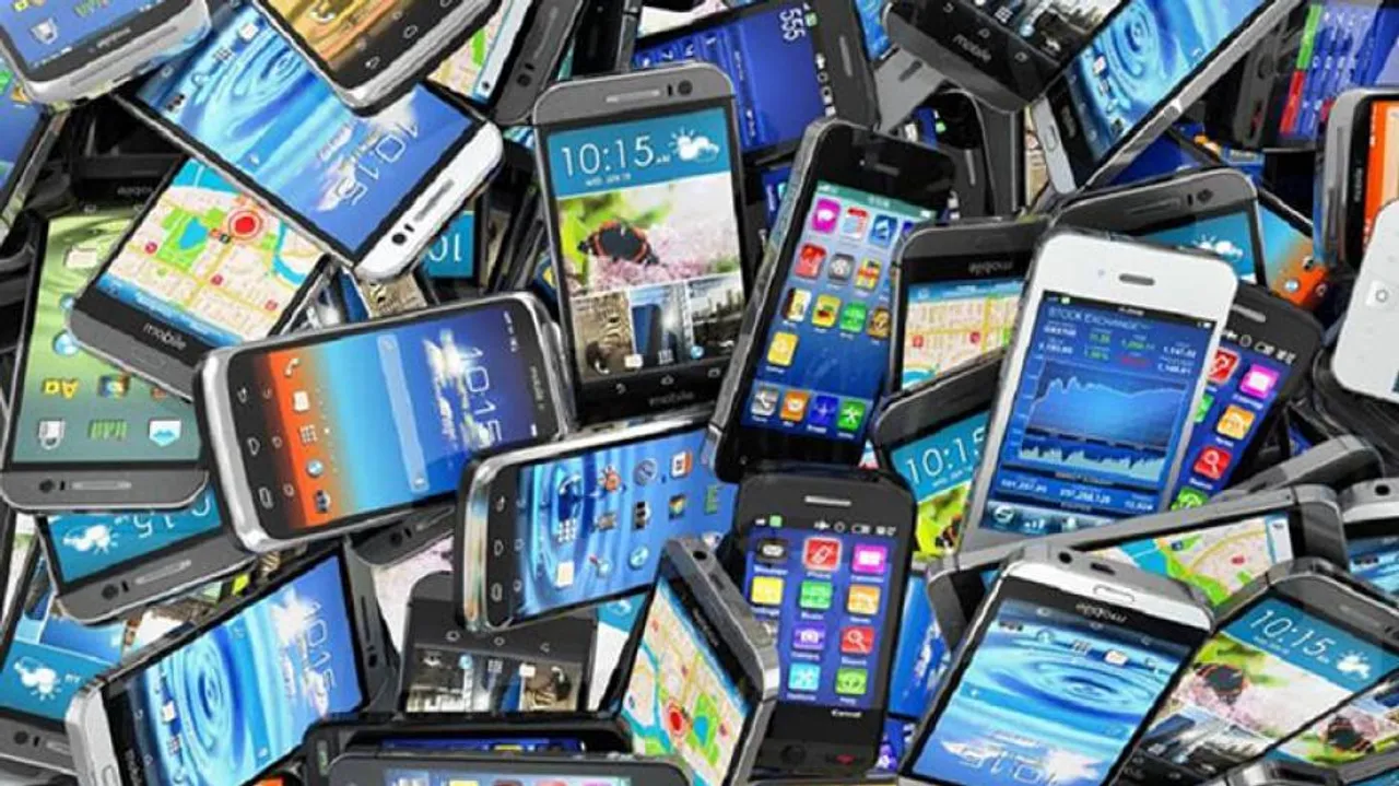 4G feature phones cannibalising smartphones sales in India: Report