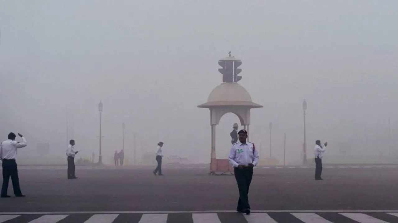 Dense fog engulfs Delhi on R-Day
