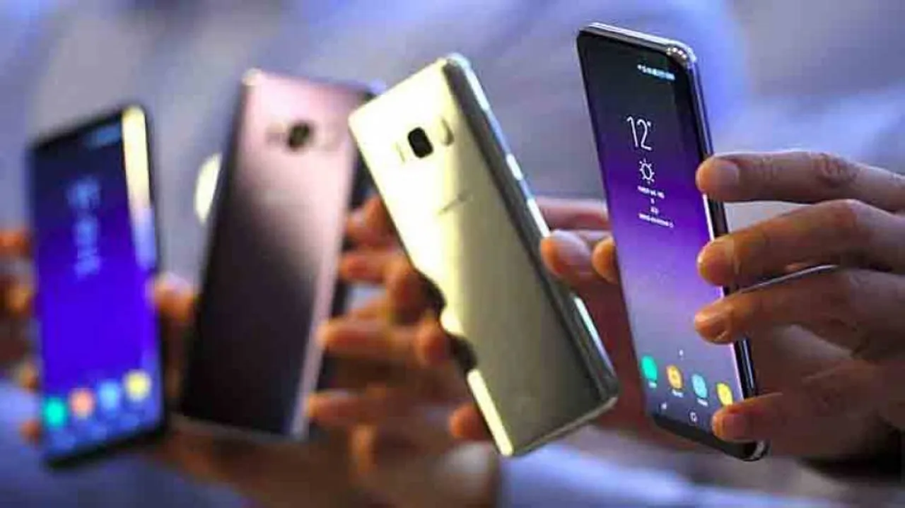 Smart feature phones to generate $28 bn revenues in 3 years: Report