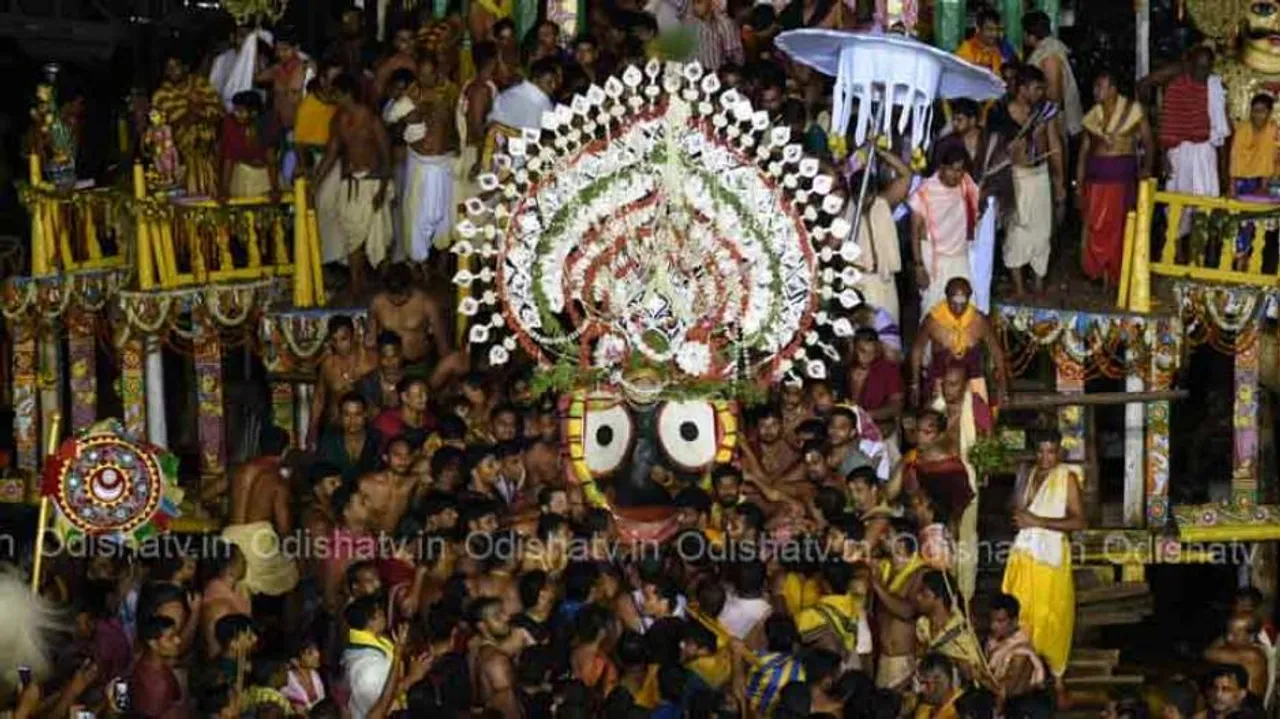 Rath Yatra Concludes With Niladri Bije; Holy Trinity Ushered Into Srimandir
