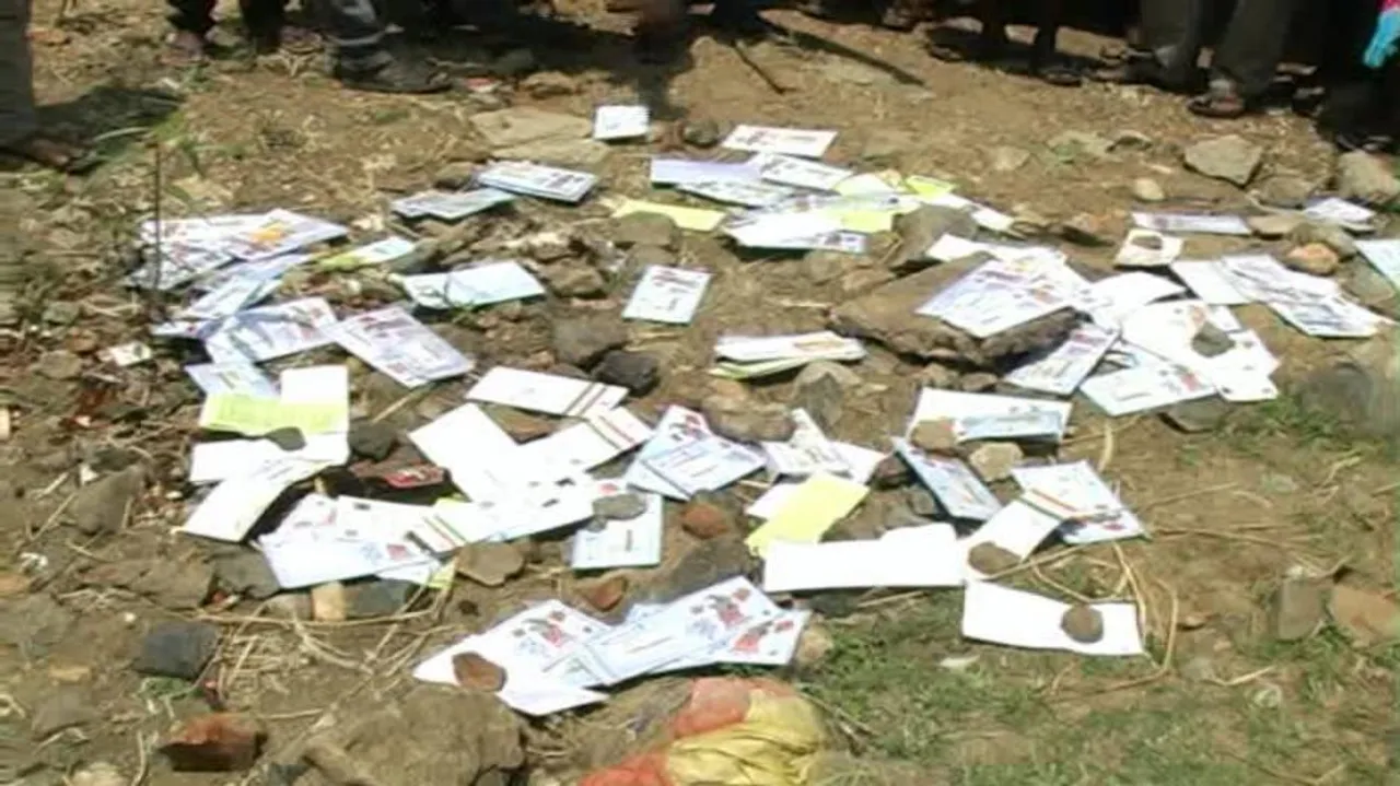 Aadhaar cards, ATM cards found abandoned under bridge in Umerkote