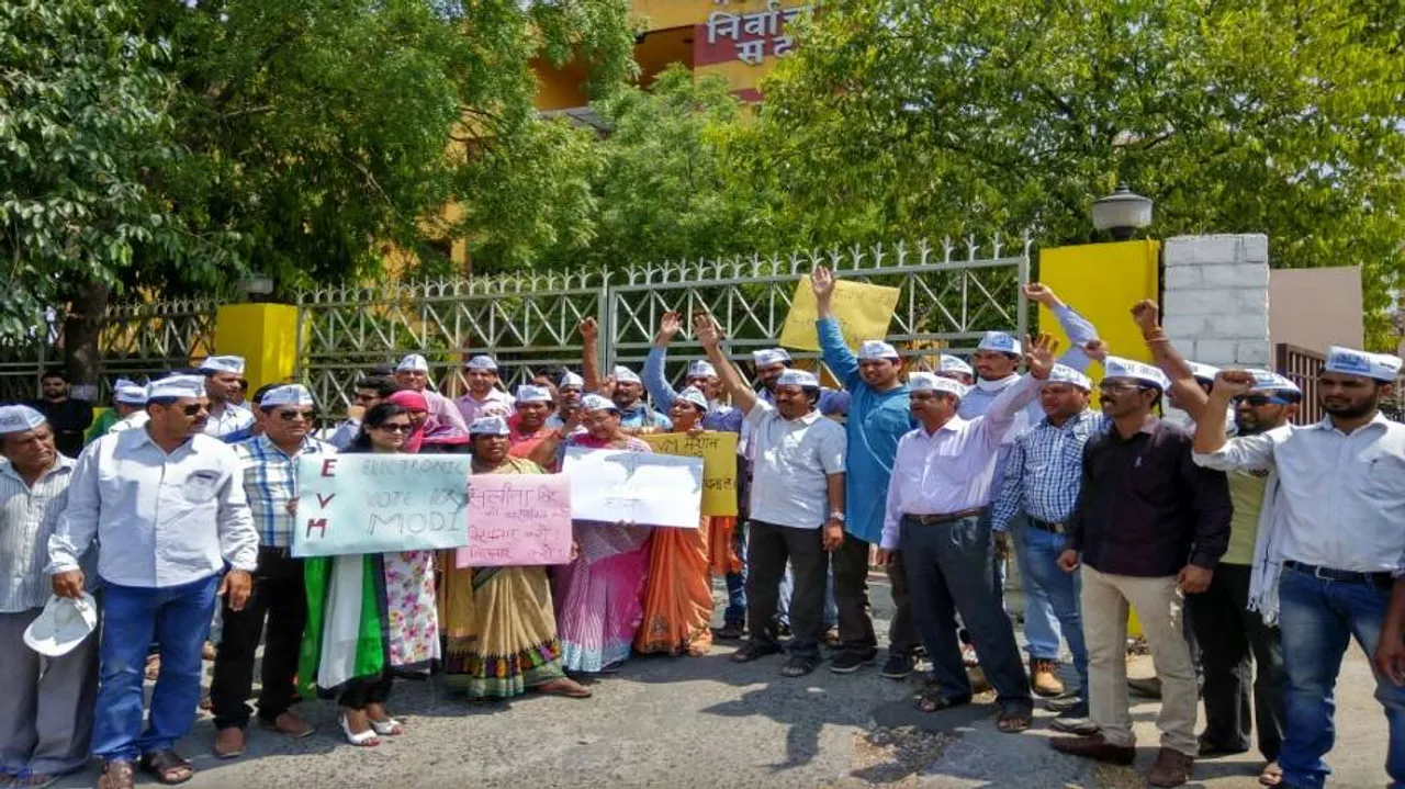 AAP takes EVM protest to Election Commission