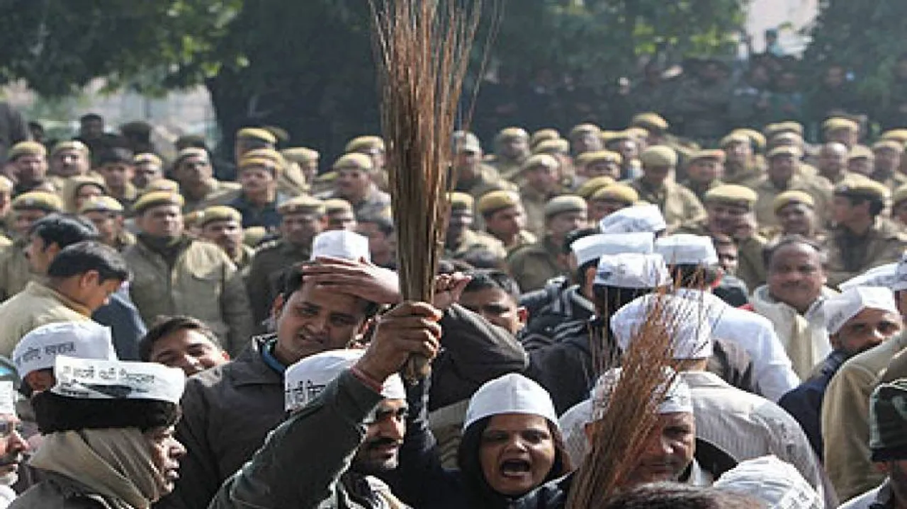AAP crisis: Prashant, Yadav may be out of PAC Wednesday