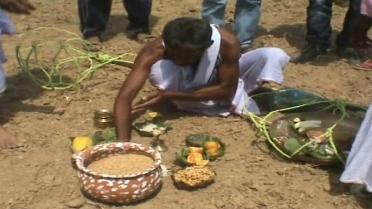 Farmers perform ‘Muthi Anukula’ on occasion of ‘Akshaya Tritiya’ today