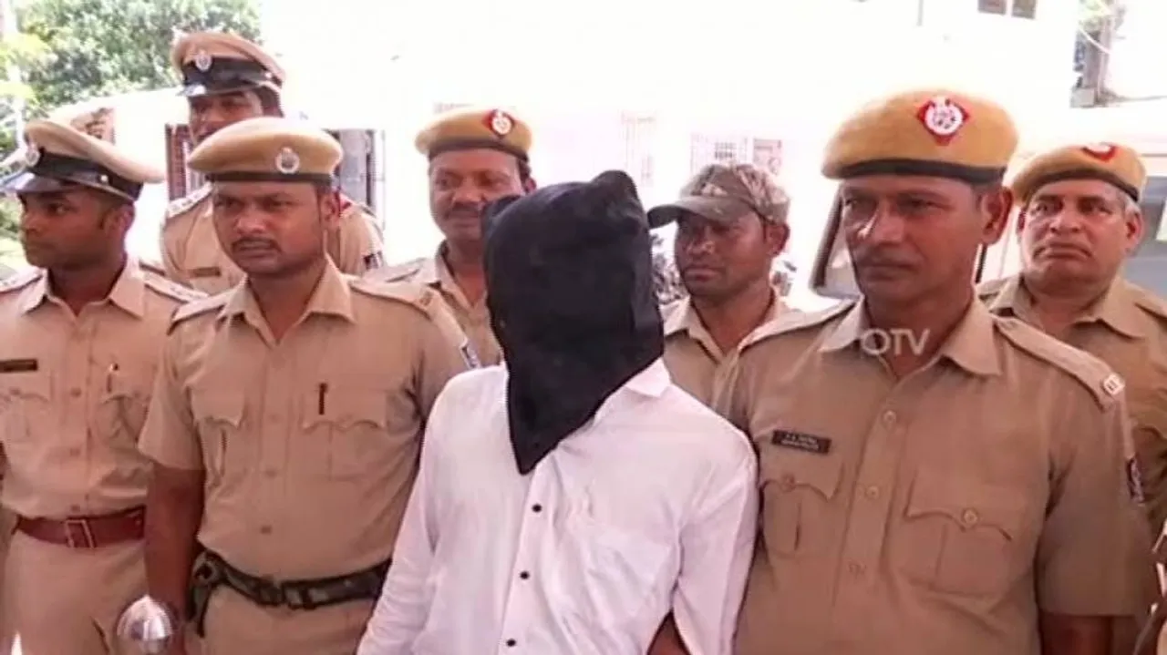 ATM card thief nabbed in Berhampur; 13 ATM cards, Rs 2 lakh seized