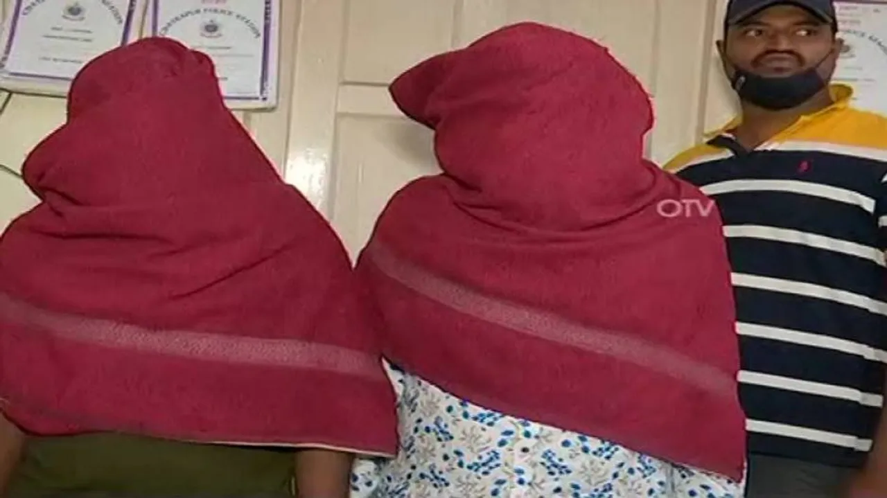 ATM Robbers Nabbed After Looting Cash By Swapping Debit Cards