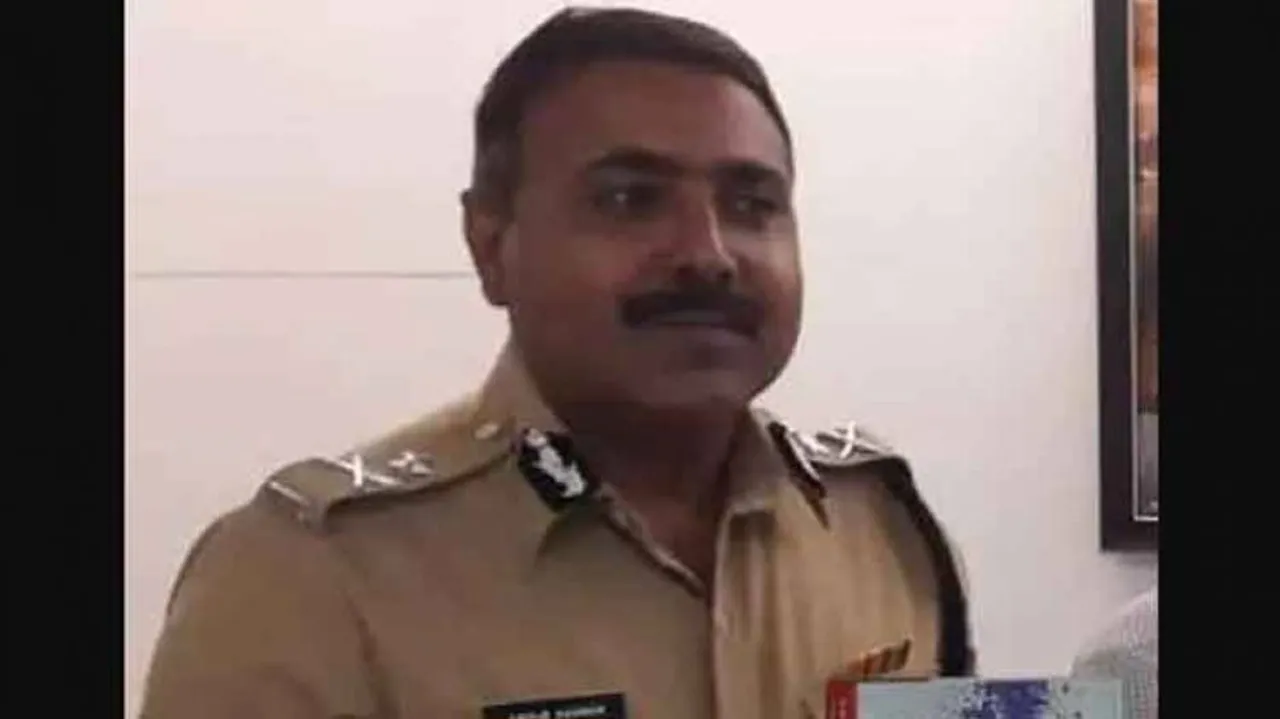 Maha IPS Officer Quits Over 
