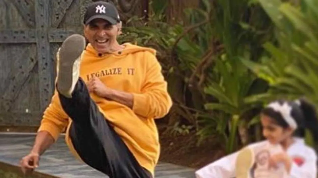Khiladi Akshay Kumar Gives The Best 'Last-Minute Tips' To His Adorable 'Karate Girl'