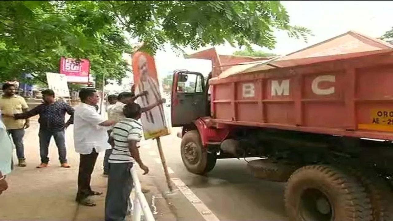 BJP protests removal of Amit Shah hoardings, waylays BMC vehicles