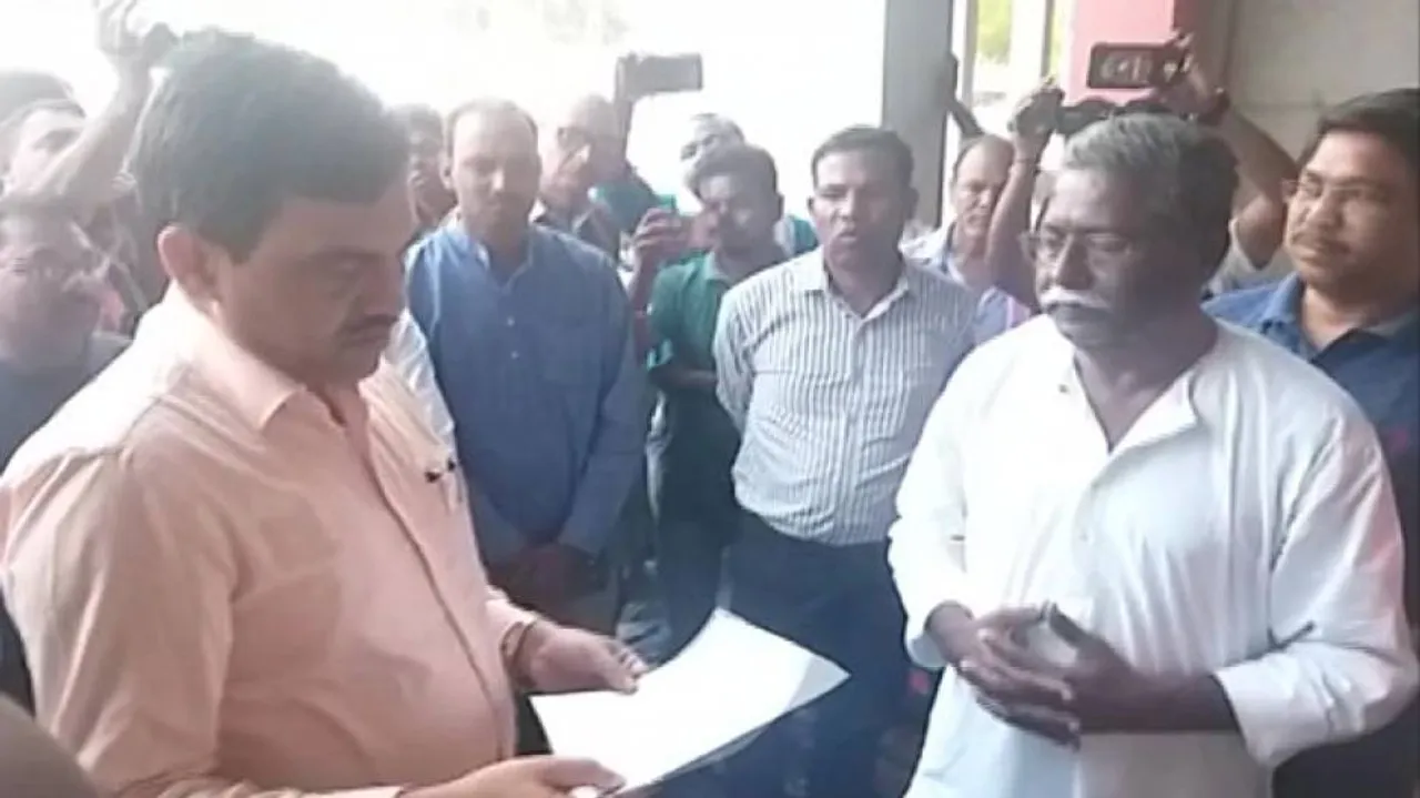 Ex-MLA Anup Sai’s Family Calls Off Protest In Front Of Collector Office After 22 Hrs