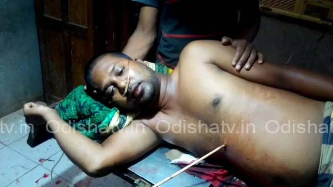 Arrow stuck in body, man rides to hospital in bike for treatment!