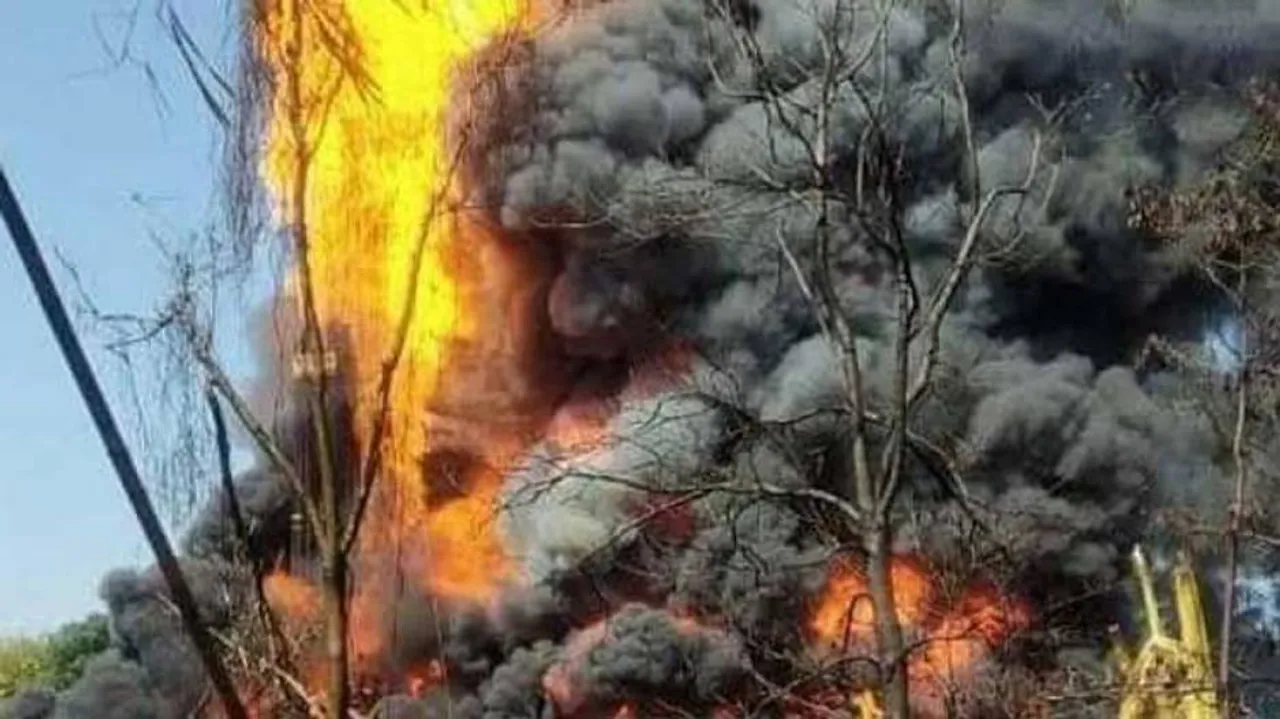 Assam Oil Well Fire Rages: 2 Firefighters Dead, Many Houses Damaged