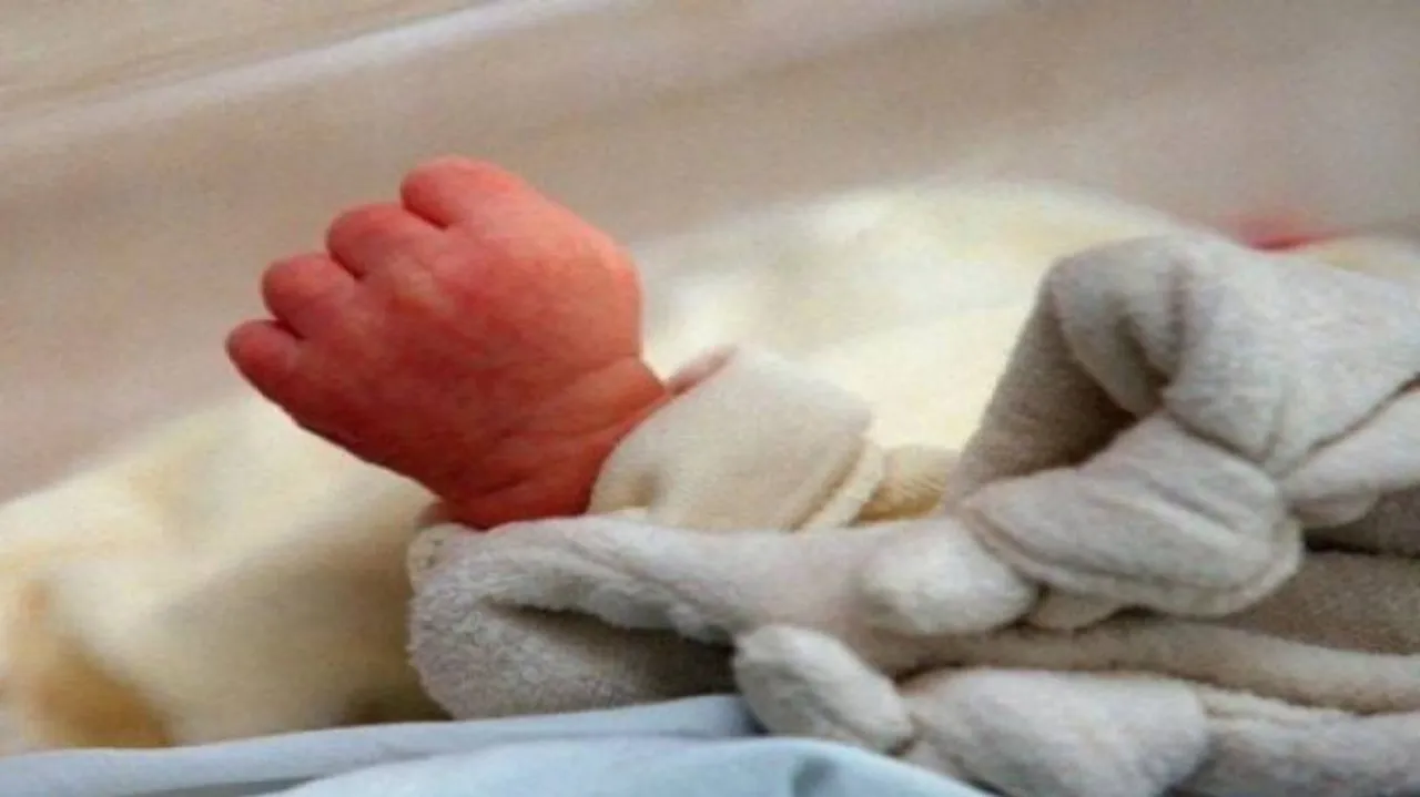 Man Goes To Bury Stillborn Daughter, Finds Another Alive