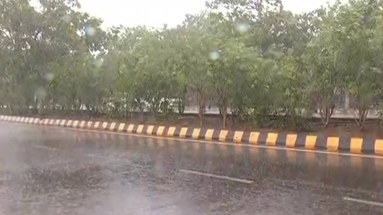 Gusty Wind, Heavy Rainfall Batter Bhubaneswar