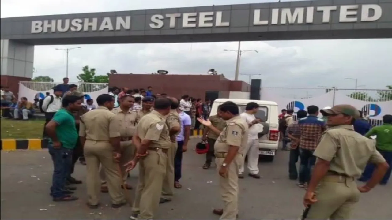 Irate villagers lock main gate of Bhushan Steel plant