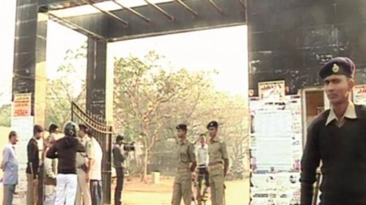 BJB College group clash: Students lock main gate