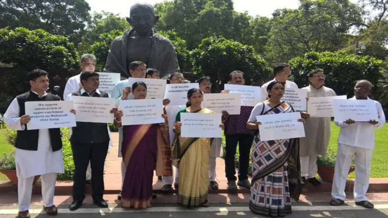 BJD stages protest over Polavaram issue
