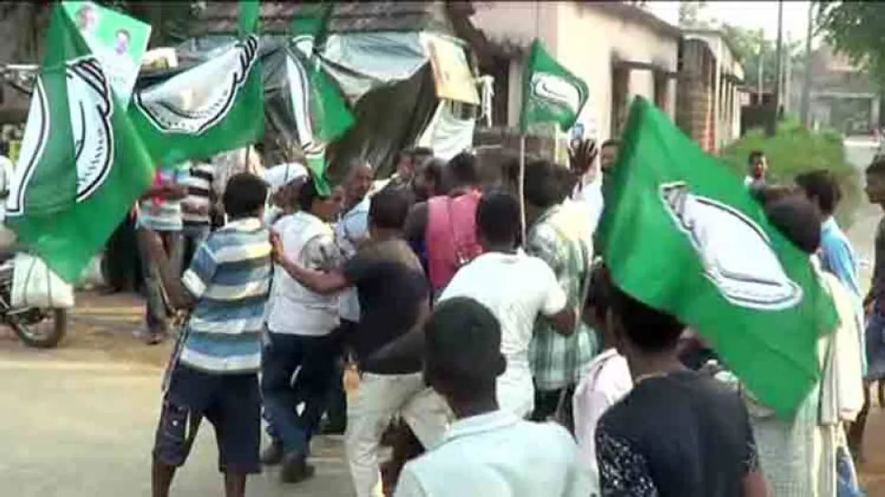 BJD factions clash during ‘Jana Sampark Padayatra’ in Nayagarh