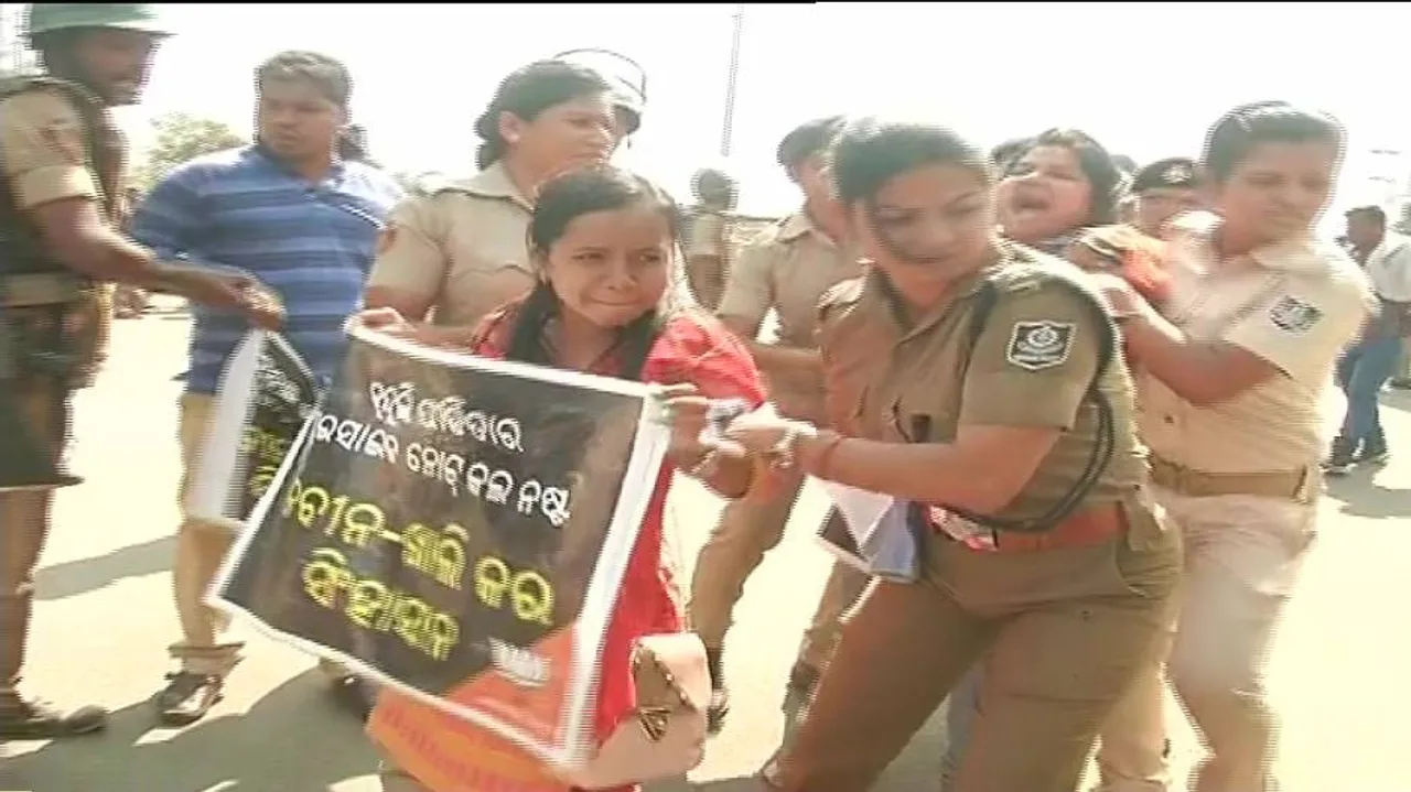 Kunduli Fallout: BJP supporters attempt to storm into Naveen Nivas, scuffle with police