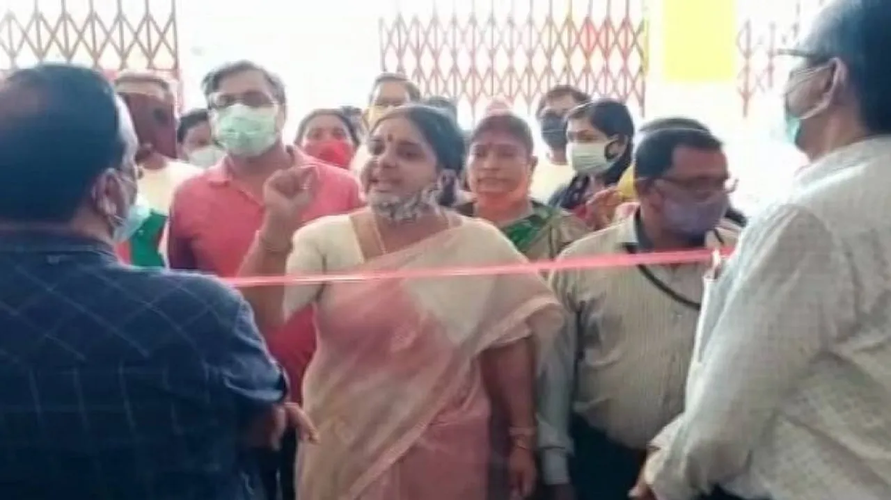 BJP Activists Protest Absence Of PM Modi's Photo At Vaccination Site In Balasore