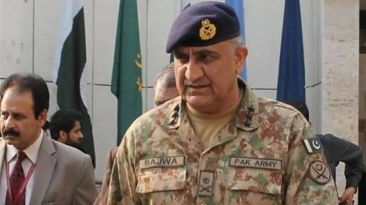 New Pakistan army chief hints at peace with India