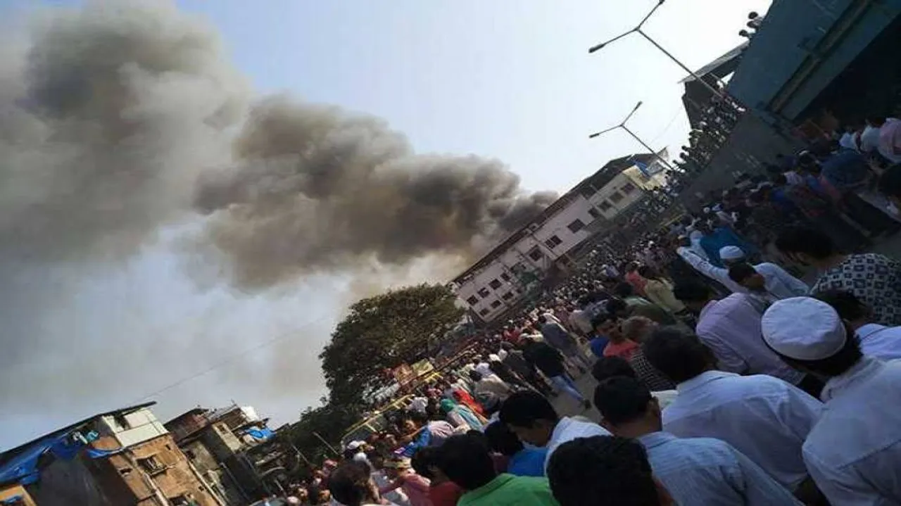 Major fire breaks in slum near Bandra Station in Mumbai