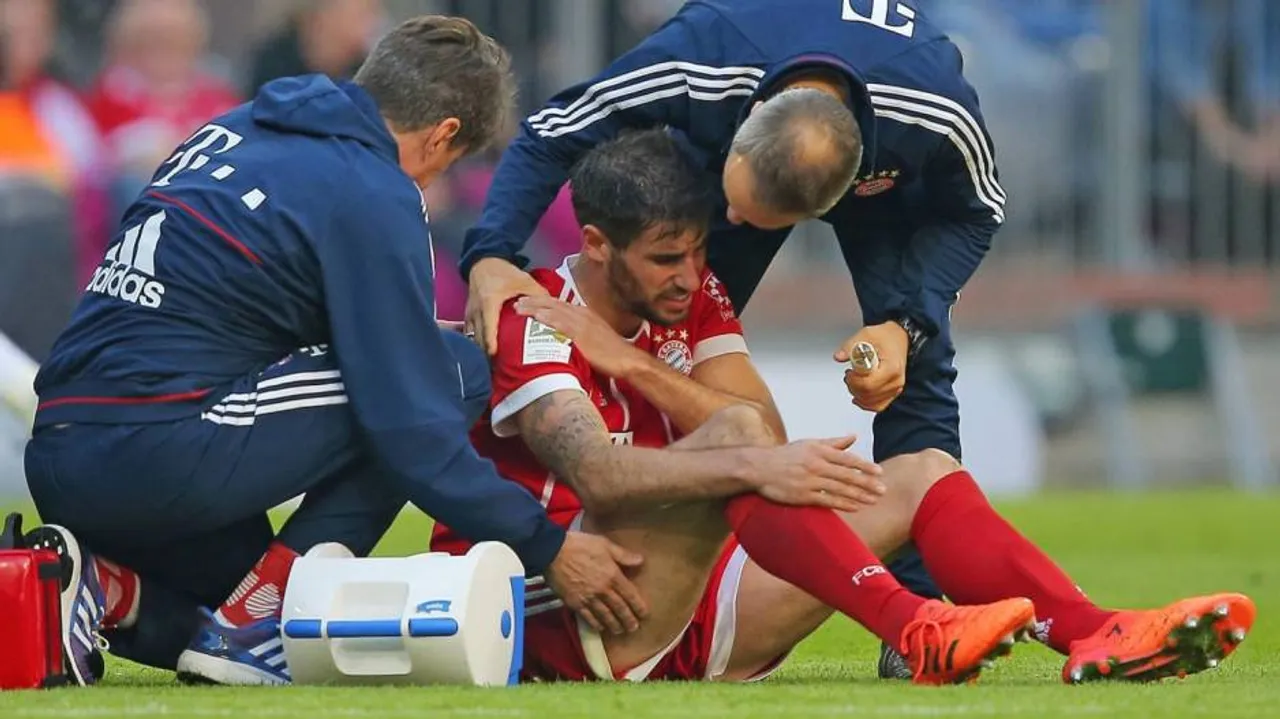Bayern confirms Martinez's shoulder injury