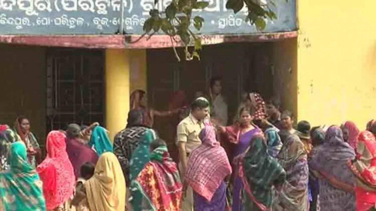 Women lock up cops inside panchayat office campus in Khurda