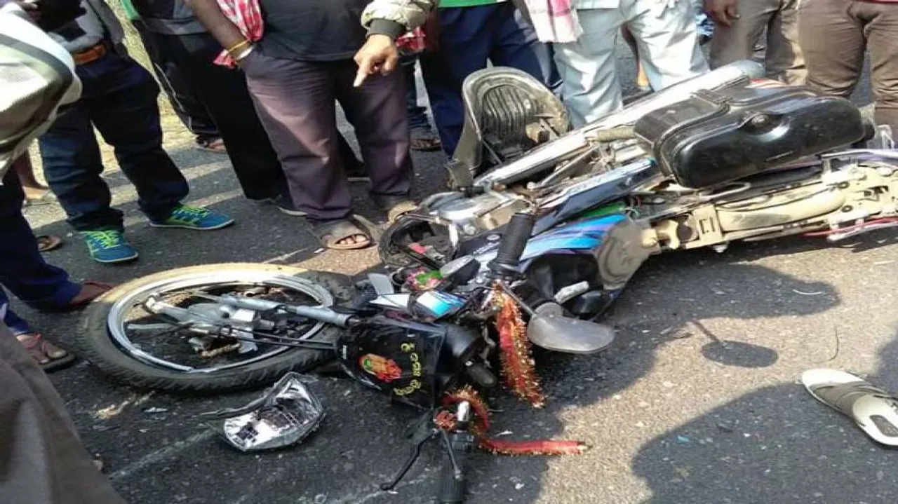 Couple killed in bike-truck collision