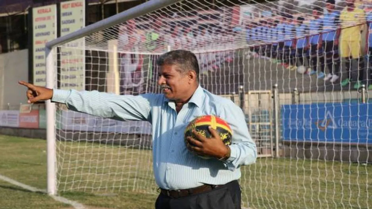 Goof-up during felicitation of Indian football greats
