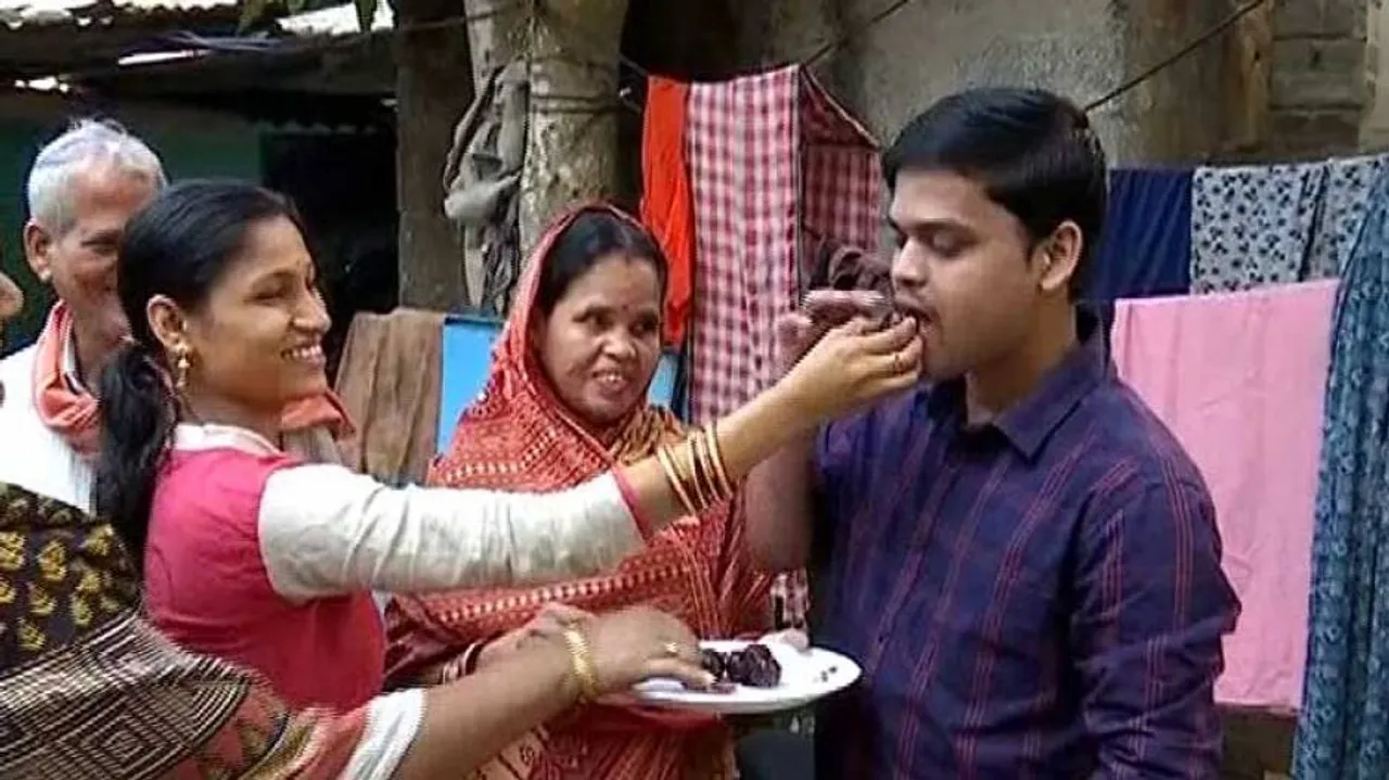 From Selling Snacks On Streets To Cracking OAS, Odisha Youth's Inspiring Journey