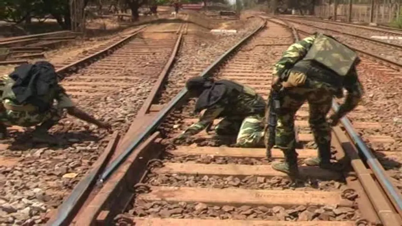 Tiffin bomb found from rail tracks on Odisha-Jharkhand border
