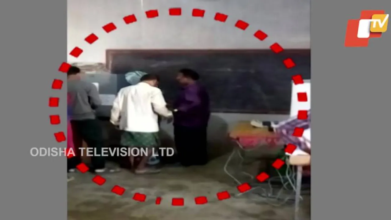 Booth Rigging, 'Cash For Votes' in Kendrapara Mock Democracy