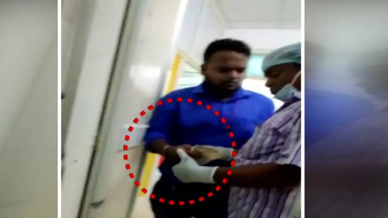 Caught Red Handed: Puri District Headquarter Hospital Staff Allegedly Taking Bribe