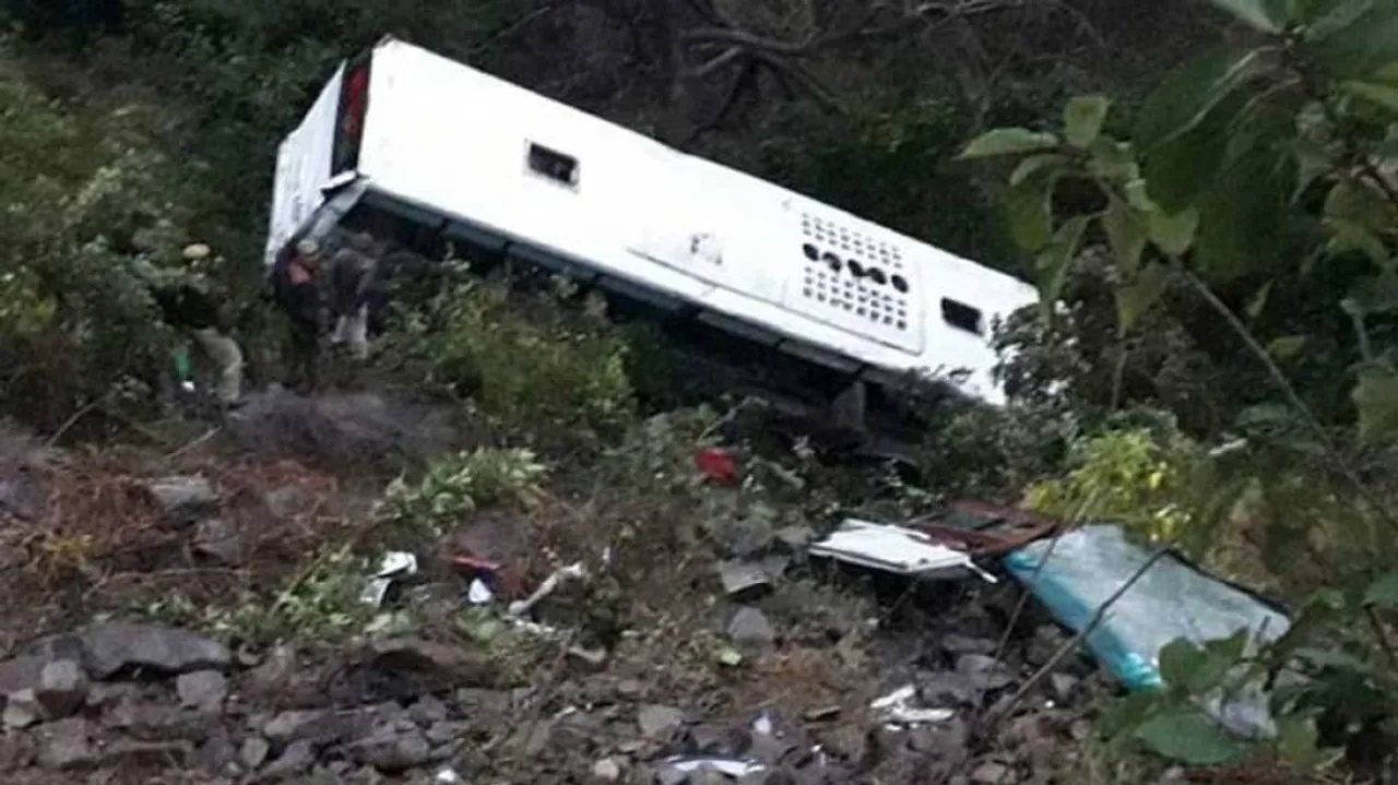10 dead, 25 injured in Himachal bus accident