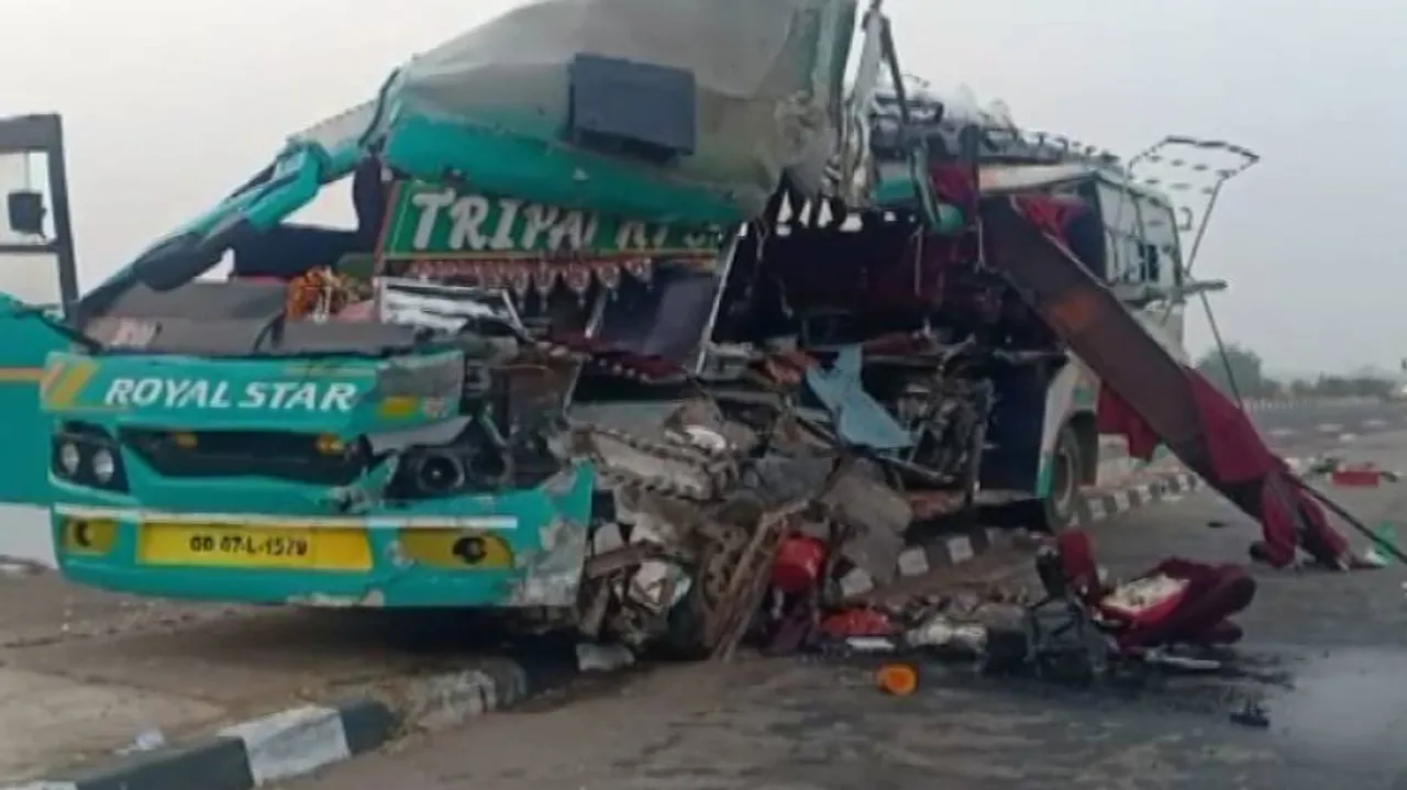 One Killed, 5 Injured As Bus Collides With Tipper On Odisha-AP Border