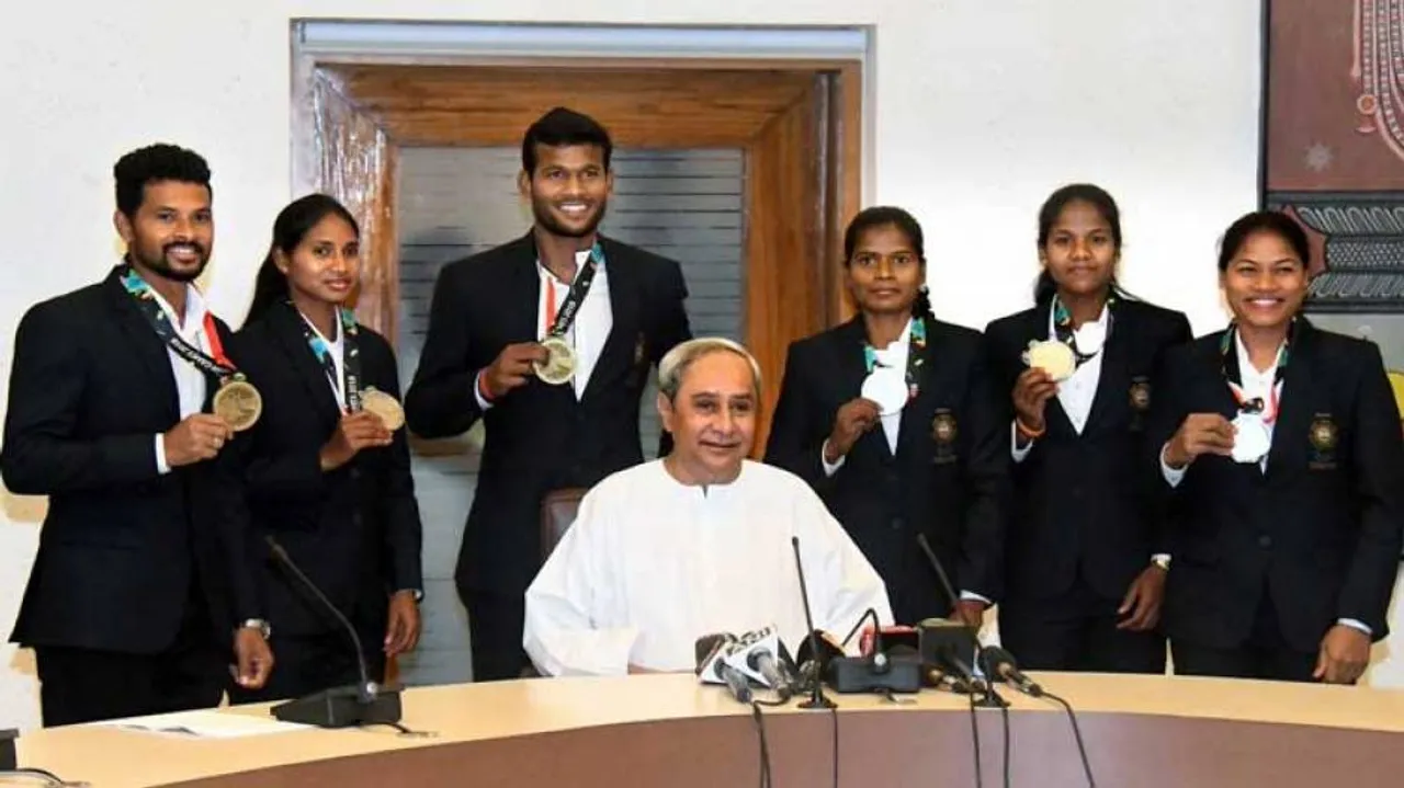 CM Naveen felicitates six hockey players from Odisha